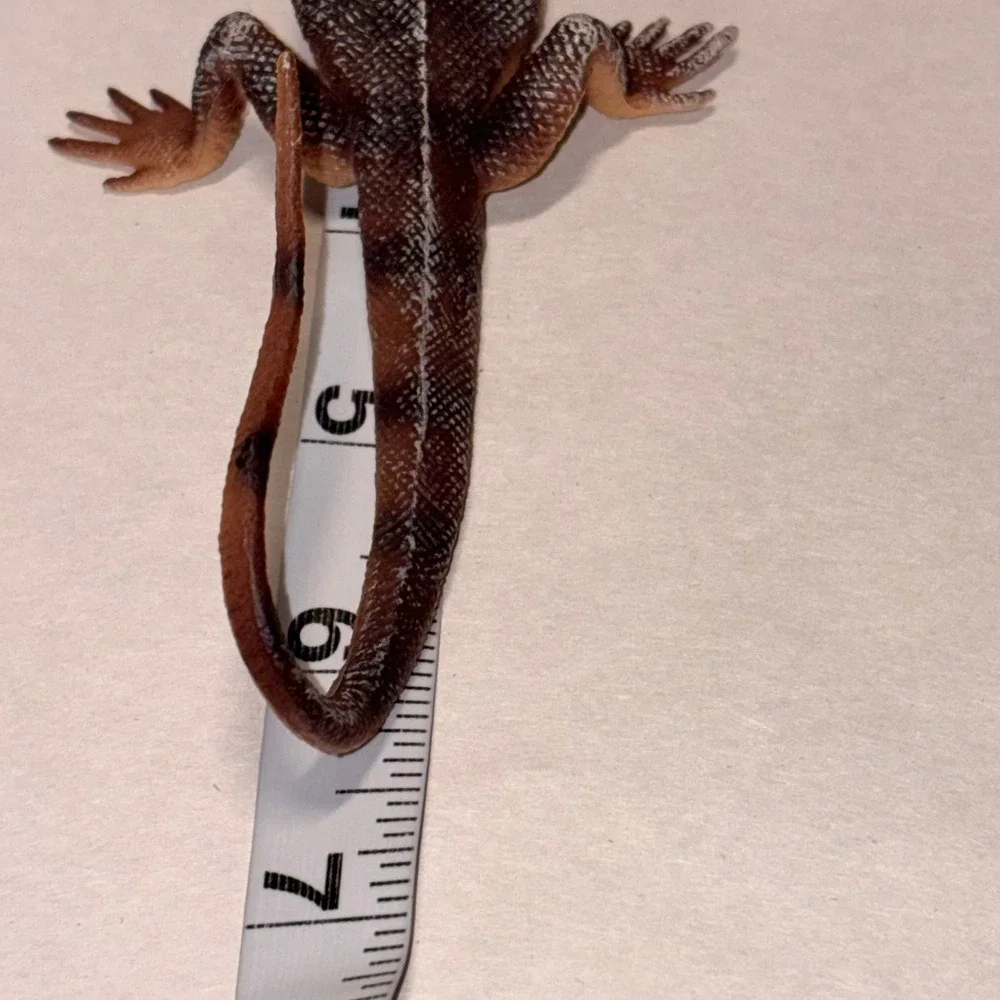 Safari Ltd Frilled Lizard Toy Figure Unisex 6.5in Brown Excellent Reptile Animal